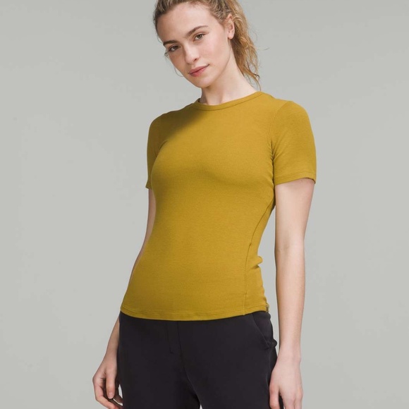 Lululemon Hold Tight Short Sleeve Shirt - Auric Gold - Picture 1 of 4